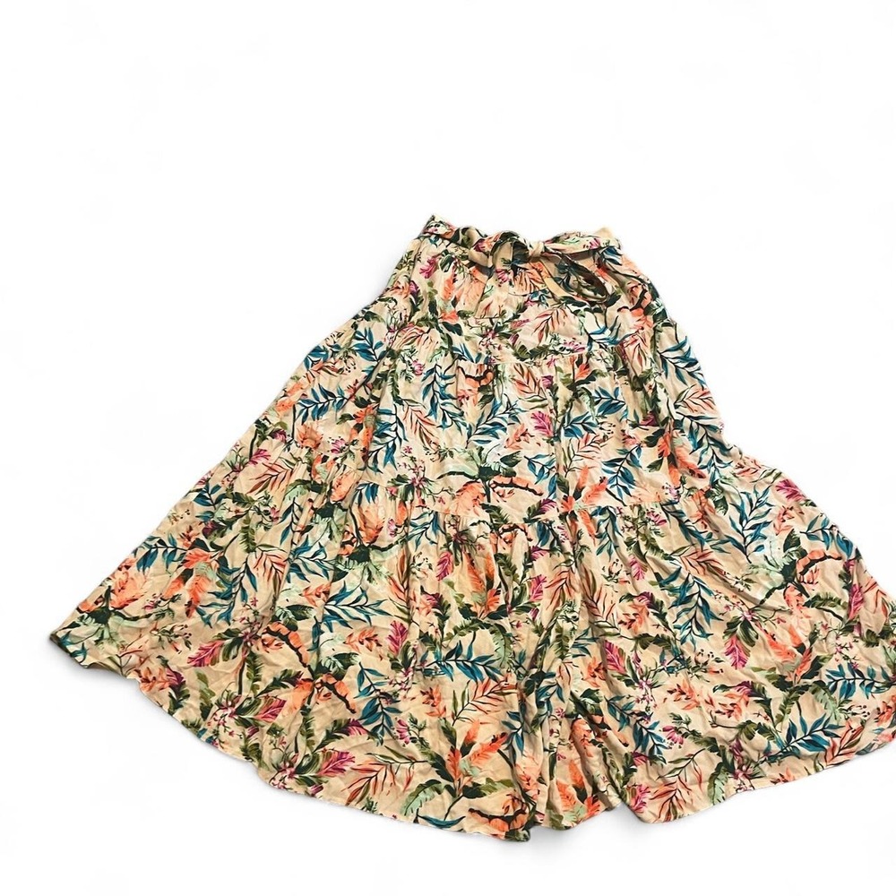 Lands end floral maxi skirt with cute belt! Coquette